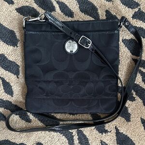 Vintage Y2K Coach Black Signature Crossbody with Patent Leather Strap • EUC